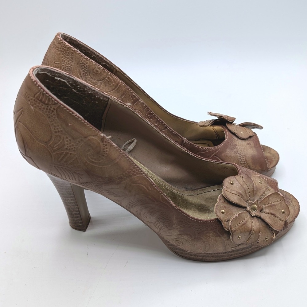 Vintage Dollhouse Tan Embossed Floral Peep Toe Platform Pumps Y2K Heels Size 8.5